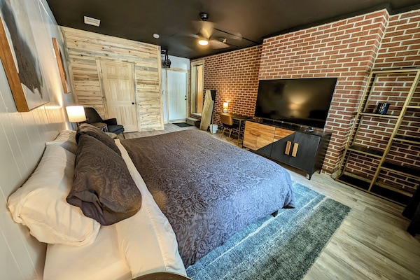 4 chambres, bureau, fer et planche Ă repasser, lit parapluie