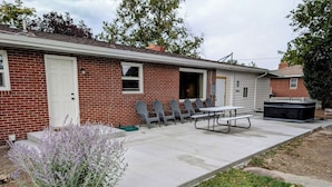 A brick house with a patio, outdoor seating, and a barbecue grill. - Casa Bonita - A mid-century retreat in Grand Junction! (Grand Junction)