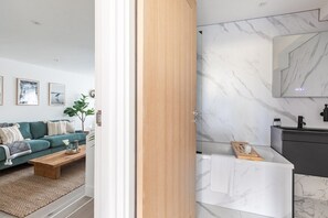 Interior - Stylish apartment private parking (Cornwall)