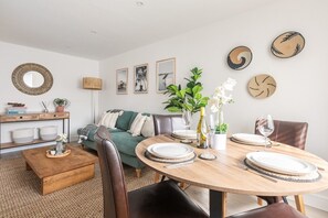 Interior - Stylish apartment private parking (Cornwall)