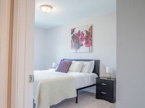 3 bedrooms, desk, iron/ironing board, free WiFi - Feels Like Home! Columbia near Fort Jackson - Perfect for Families - Sleeps 6 (Elgin)