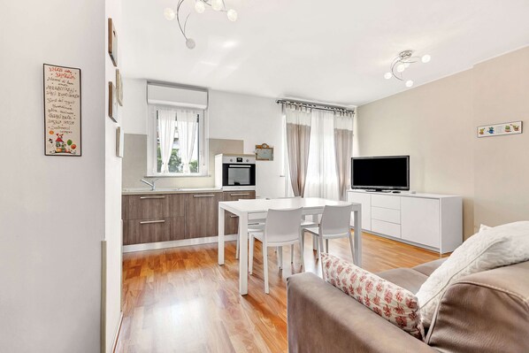 Comfort Apartment, Garden View | Private kitchen - Alessia's Flat - Perini (Milan)
