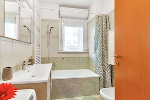 Bathroom - Alessia's Flat - Perini (Milan)