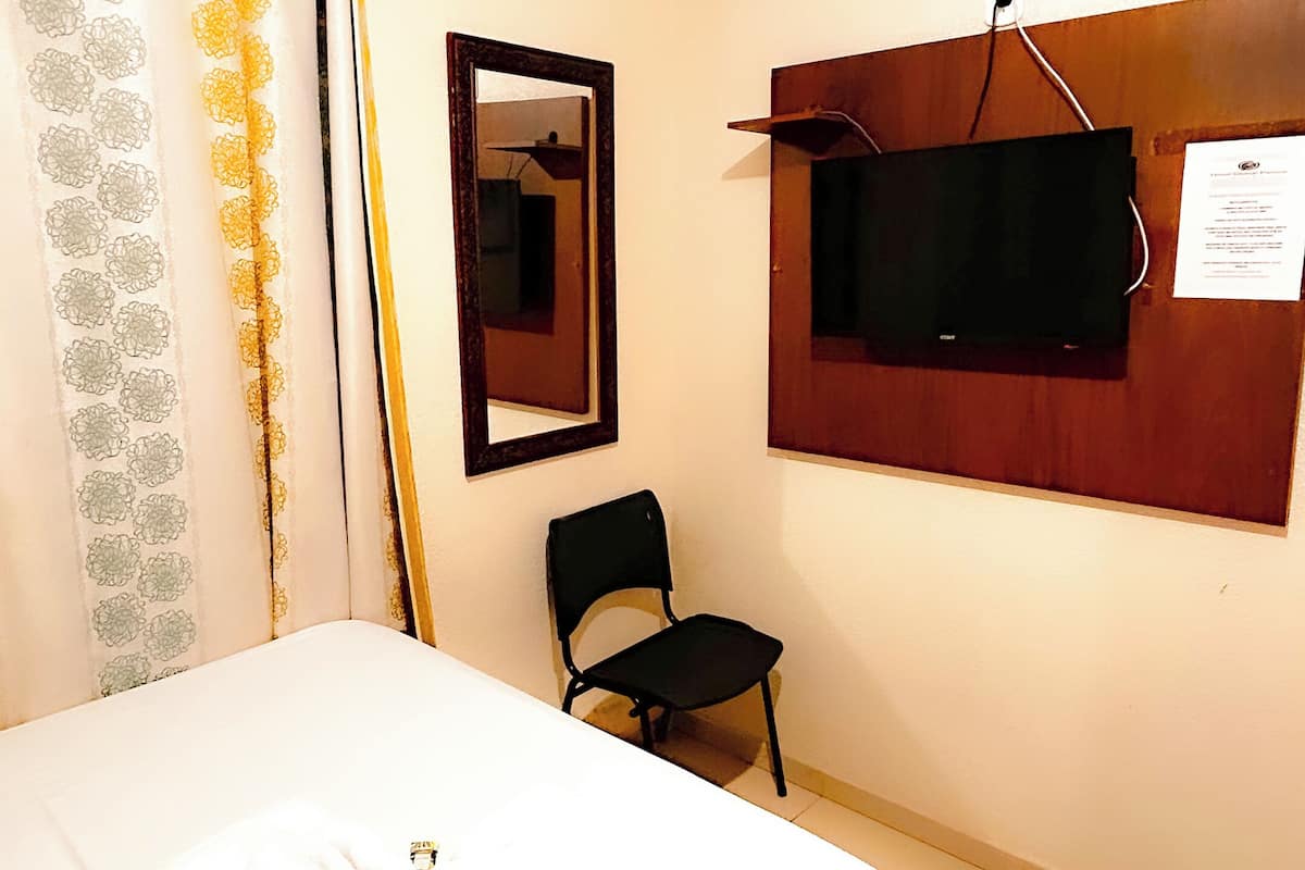 Chalet estándar, 1 cama matrimonial | 1 habitación, caja de seguridad en la habitación y escritorio