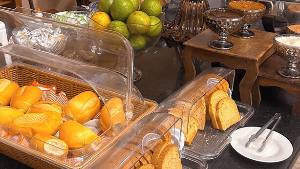 Free daily self-serve breakfast - HOTEL GLOBAL PALACE  (Amambaí)