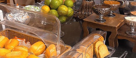 包每日自助式早餐