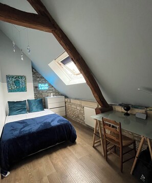 4 bedrooms, free WiFi, bed sheets - Maison de Village au Coeur du Vexin 4 Chambres (Liancourt-Saint-Pierre)