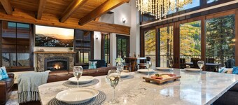 Make Memories at this luxe treehouse; hot tub; PS5; direct trail / slope access