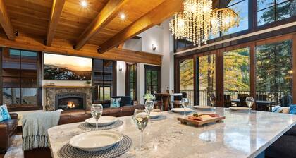 Make Memories at this luxe treehouse; hot tub; PS5; direct trail / slope access