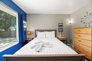 3 bedrooms, desk, iron/ironing board, WiFi - Peaceful White Rock Retreat : 3-Bedroom Zen Escape (Dallas)