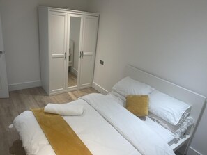 House - Cozy London Home With Three Bedrooms (London)