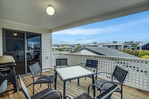 Outdoor dining - Kokomo 5-1 Surfside Ct, Middleton (Middleton)