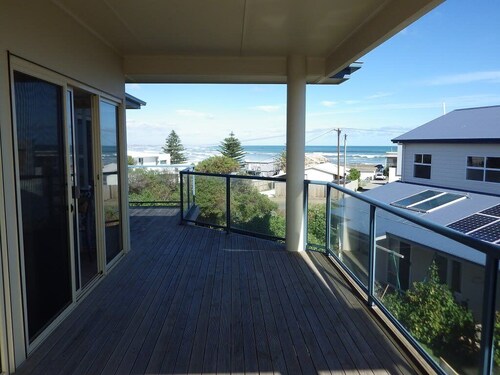 Two Bays 37 Encounter Crs Middleton