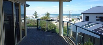 Two Bays 37 Encounter Crs Middleton