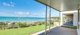 The Dolphins1 Beachfront 1-10 Strangways Tce