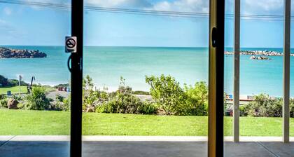 The Dolphins1 Beachfront 1-10 Strangways Tce