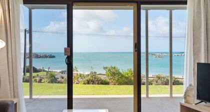 The Dolphins1 Beachfront 1-10 Strangways Tce