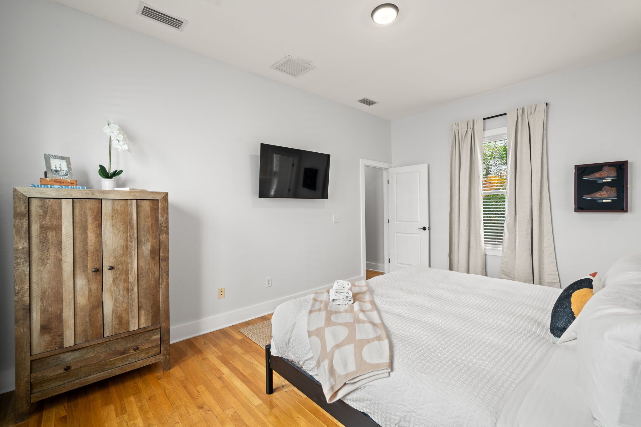 2 habitaciones, escritorio, tabla de planchar con plancha y wifi 