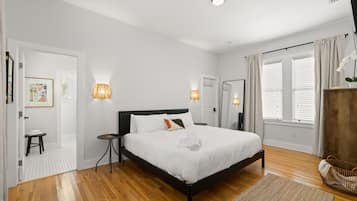 2 bedrooms, desk, iron/ironing board, WiFi