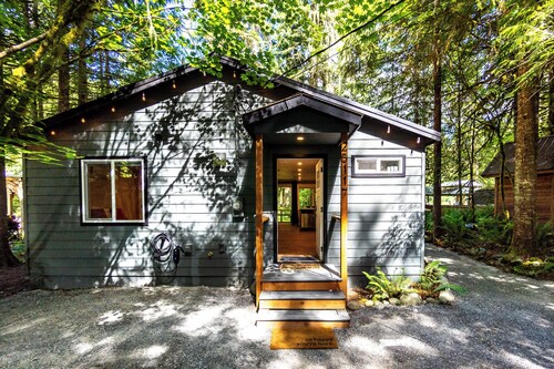 Sauk River Cabins • Hot Tub • Firepit