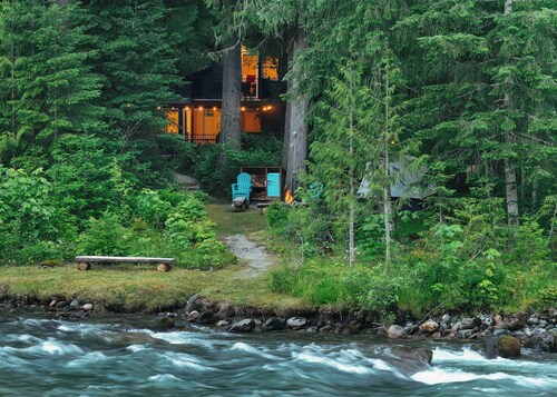 Sauk River Cabins • Hot Tub • Firepit