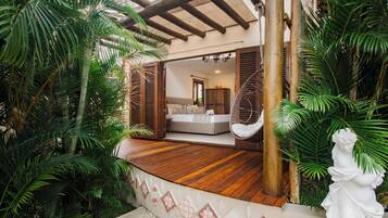 Presidential-sviitti, näköala puutarhaan | 1 makuuhuone, tallelokero huoneessa, äänieristys, silitysrauta/-lauta