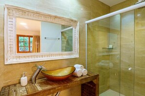 In-room safe, soundproofing, iron/ironing board - Le Village Boutique Hotel (Búzios)