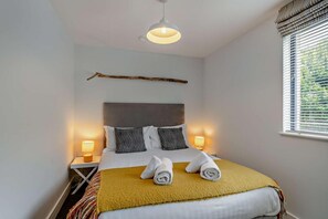2 bedrooms, iron/ironing board, travel cot, free WiFi