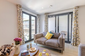 Fernseher, Stereoanlage