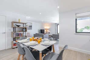 Dining - 2 Bed in Woolacombe (oc-s29812) (Woolacombe)
