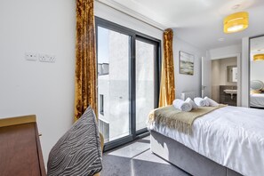 2 Schlafzimmer, Reisekinderbett, kostenloses WLAN, Bettwäsche