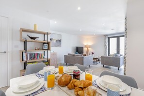 Dining - 2 Bed in Woolacombe (oc-s29812) (Woolacombe)