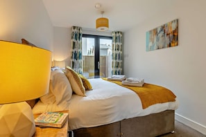 2 bedrooms, iron/ironing board, travel cot, free WiFi