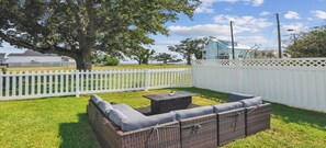 Terrace/patio - Oak trees, Heated Pool oasis & walk to beach! Drive to downtown 3 min! (Gulfport)