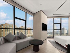 华丽套房, 1 张特大床 | 起居区