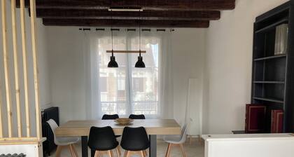 Beautiful house with terrace 10 minutes by train from Paris and 6 minutes walk from the station.
