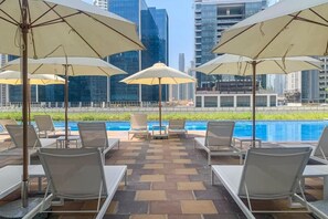 Pool - Stunning 1BR Apartment in Vera Tower, Business Bay by Deluxe Holiday Homes (Dubai)