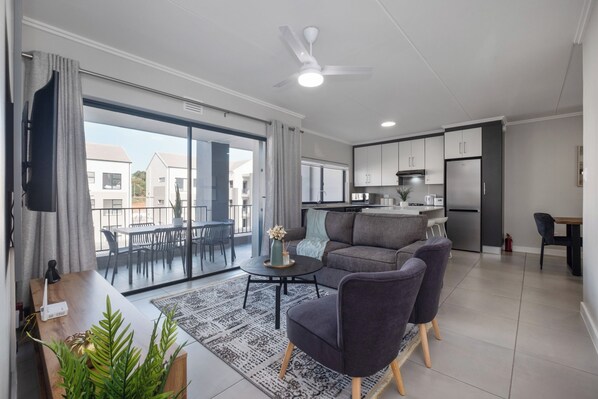 TV - 3Bed Apartment with Clubhouse Amenities in Ballito (Cape Town)