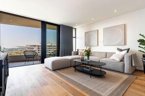 TV - Modern 1 Bedroom in Sea Point (Cape Town)