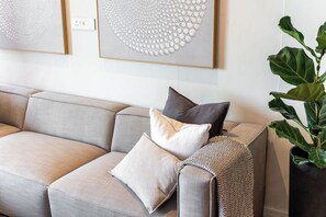 TV - Modern 1 Bedroom in Sea Point (Cape Town)