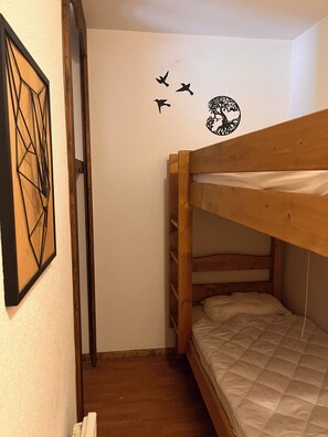 2 chambres, bureau, Wi-Fi gratuit, draps fournis
