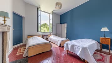 7 bedrooms, iron/ironing board, free WiFi, bed sheets