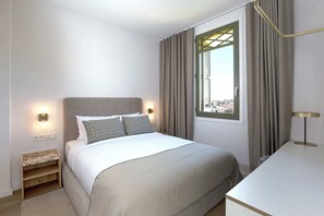 2 Schlafzimmer, Schreibtisch, Bügeleisen/Bügelbrett, kostenloses WLAN