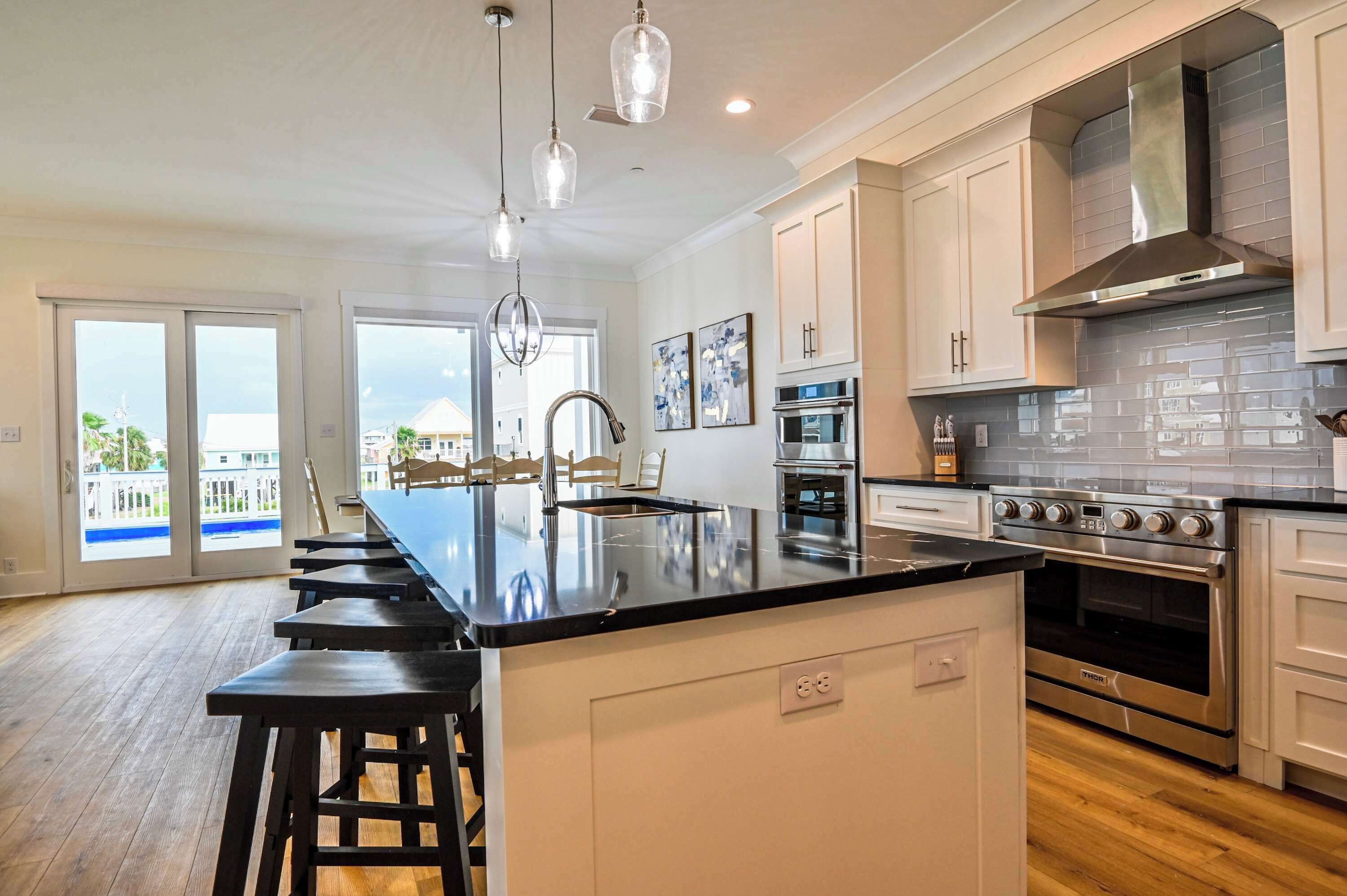 House, Multiple Beds, Pool Access, Beach View (Beachview Villa) | Private kitchen | Fridge, microwave, oven, stovetop