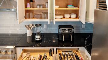 House, Multiple Beds, Pool Access, Beach View (Beachview Villa) | Private kitchen | Fridge, microwave, oven, stovetop