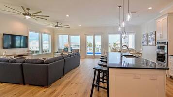 Rumah, Beberapa Tempat Tidur, akses ke kolam renang, pemandangan pantai (Beachview Villa) | Interior