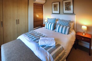 2 habitaciones, tabla de planchar con plancha, cunas y wifi gratis