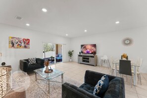 Smart TV - 4875 Resort Townhouse by Disney World Orlando (Kissimmee)