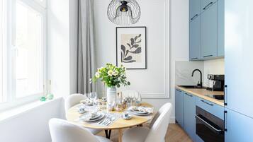 Leilighet – superior | Eget kjøkken | Mikrobølgeovn, espressomaskin, kaffetrakter/tekoker og vannkoker