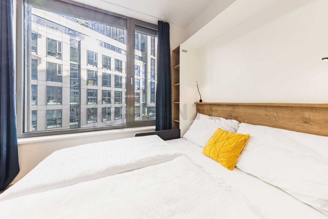 Escritorio, wifi, ropa de cama